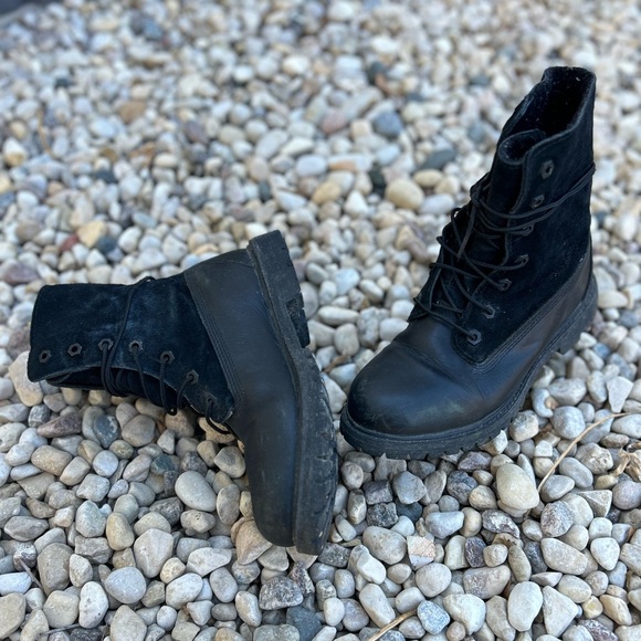 Black Timberland Boots. - Picture 3 of 7